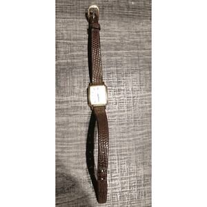 READY TO WEAR Dainty Neo Vintage 1980s SEIKO Roman Dial Quartz Tank Watch Women